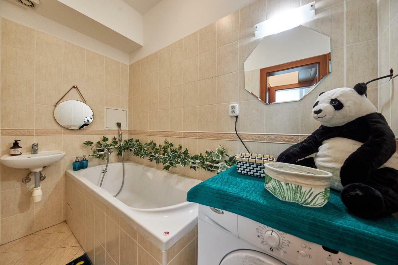 Pineapple Apartment Братислава Экстерьер фото